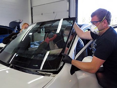 Auto Glass Replacement in Ghaz